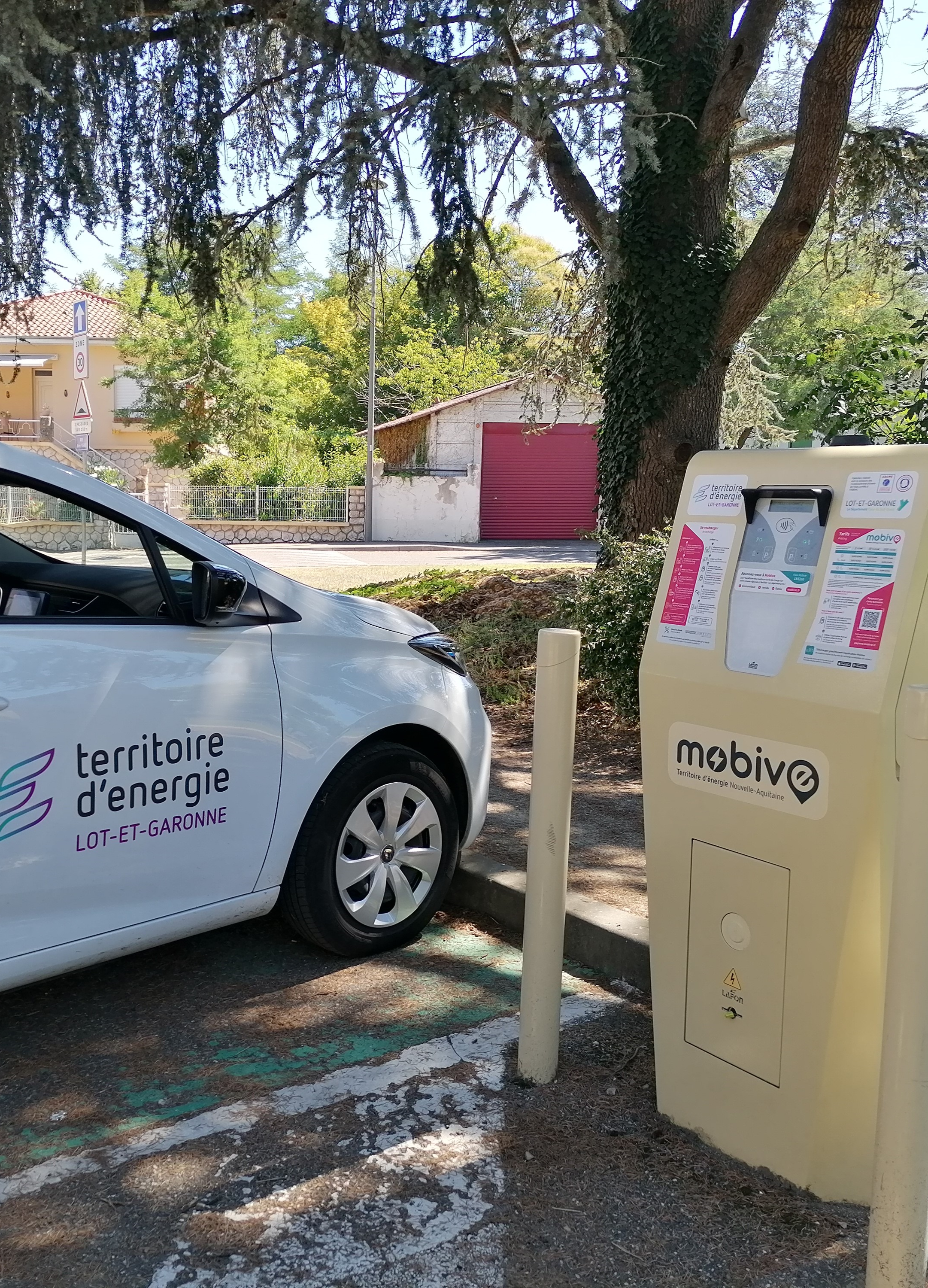 Borne de recharge pour véhicule électrique Mobive